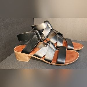 EUC Rock&Candy women's 8.5 Gillee black strappy sandle. Lace tie